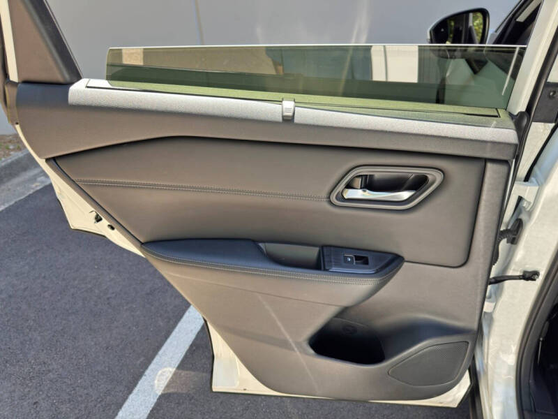 2024 Nissan Rogue SL