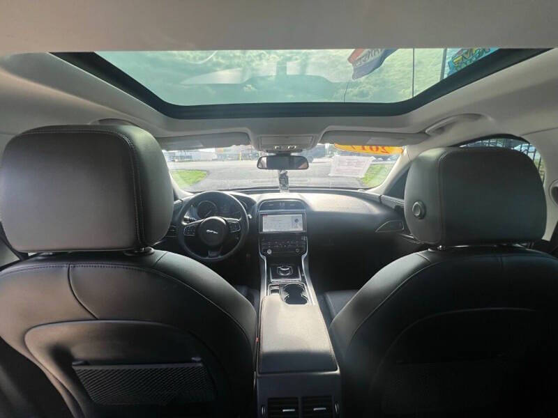 2017 Jaguar XE 25t Prestige