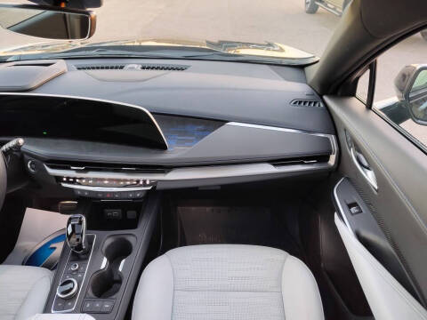 2025 Cadillac XT4 Sport