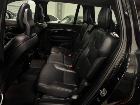 2016 Volvo XC90 T6 Momentum