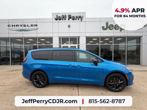2026 Chrysler Pacifica Select
