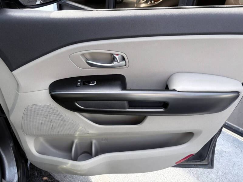 2017 Kia Sedona LX