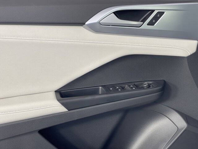 2025 Volkswagen Taos SE 4Motion