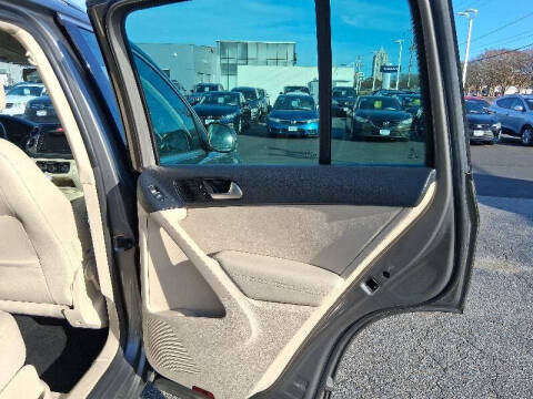 2011 Volkswagen Tiguan S 4Motion