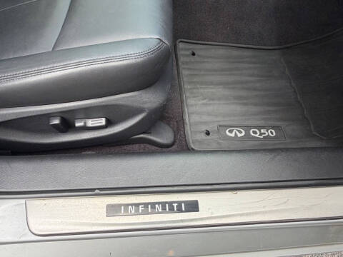 2015 Infiniti Q50