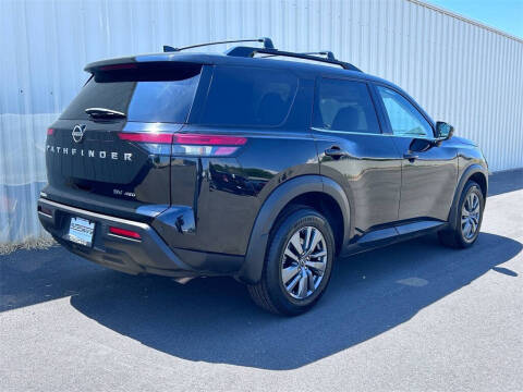 2022 Nissan Pathfinder SV