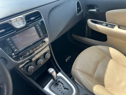 2012 Chrysler 200 Limited