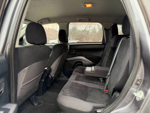 2011 Mitsubishi Outlander ES