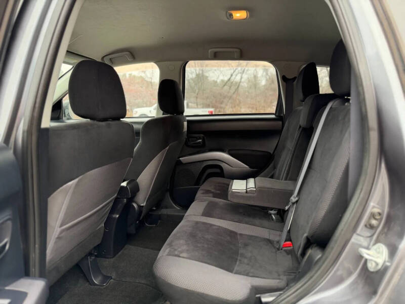 2011 Mitsubishi Outlander ES