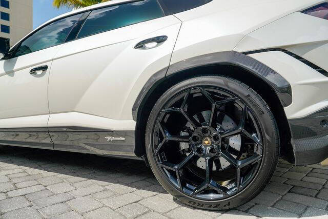 2023 Lamborghini Urus Performante
