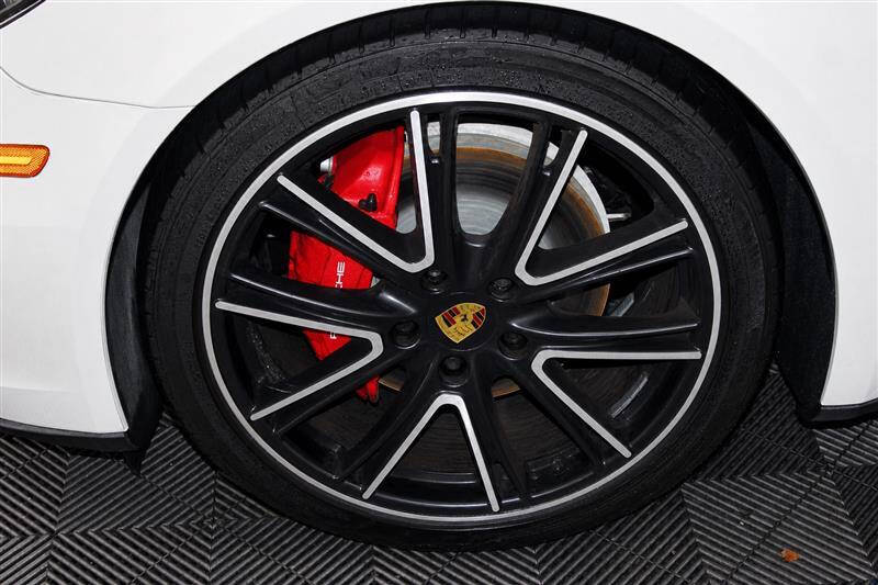 2018 Porsche Panamera 4