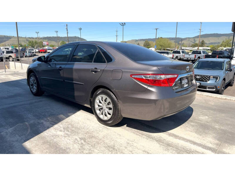 2017 Toyota Camry LE