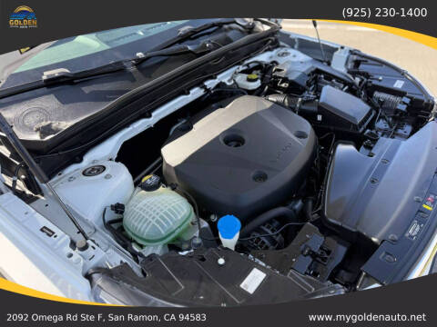 2022 Volvo XC40 T4 Momentum