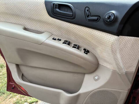 2008 Hyundai Entourage GLS