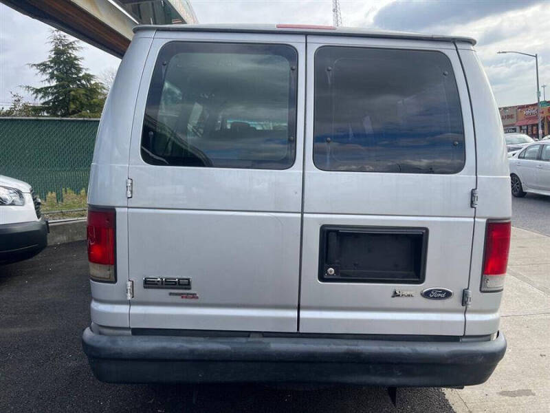 2011 Ford E-Series E-150 XLT