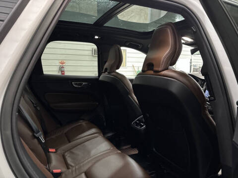 2022 Volvo XC60 B5 Inscription