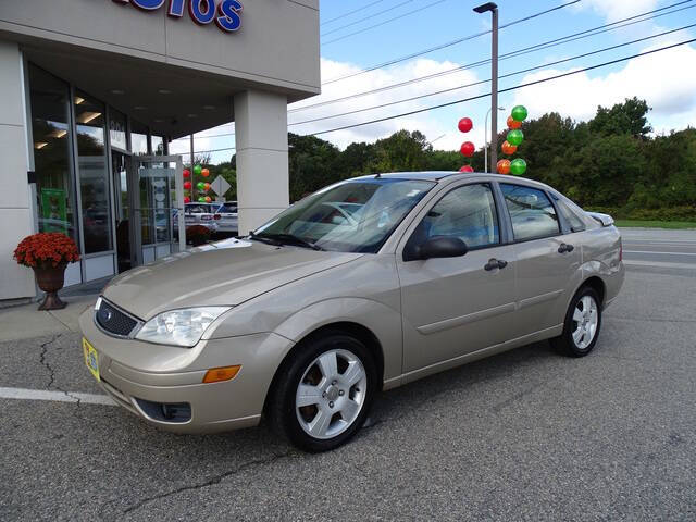 2007 Ford Focus for sale at KING RICHARDS AUTO CENTER in East Providence RI