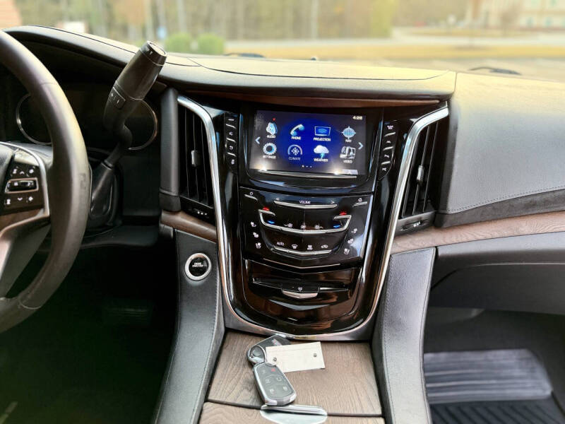 2017 Cadillac Escalade Luxury