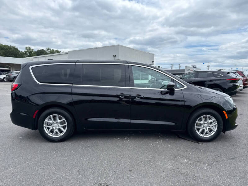 2026 Chrysler Voyager LX