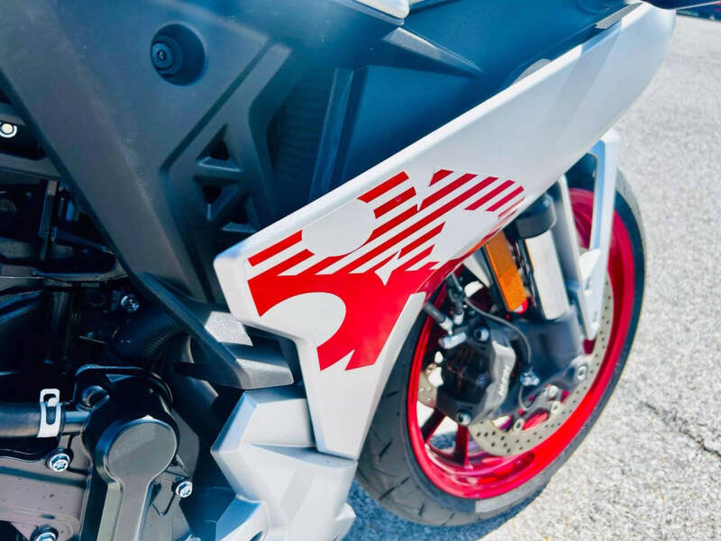 2024 Suzuki GSX800FRQM4 GSX-8R