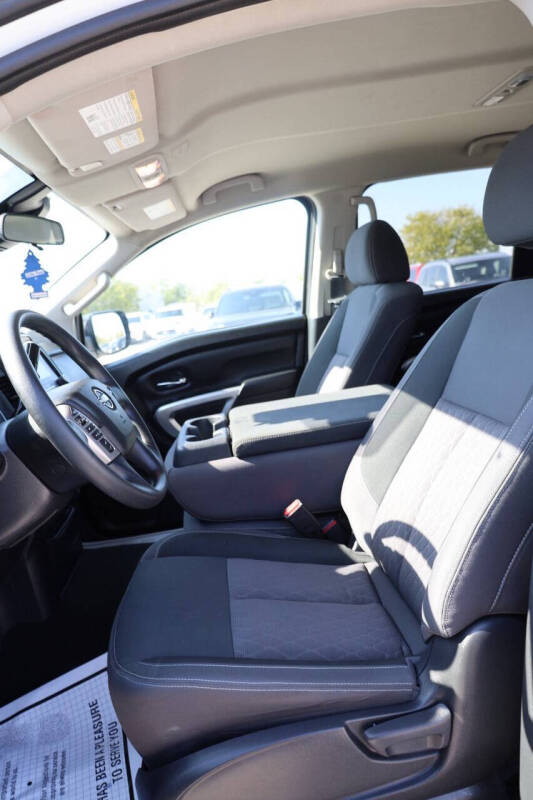 2024 Nissan Titan SV