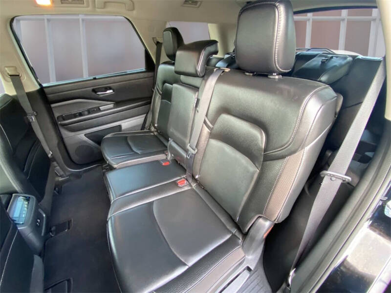 2023 Nissan Pathfinder SL