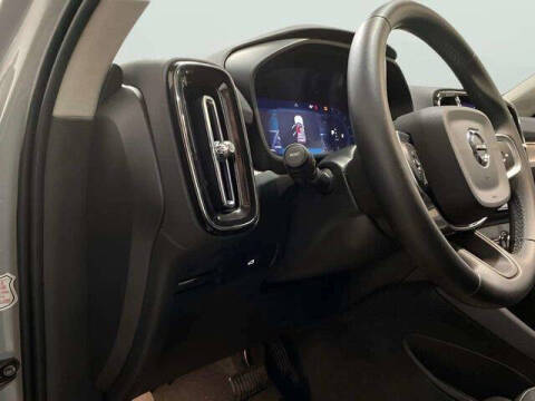 2025 Volvo XC40 B5 Plus Bright Theme