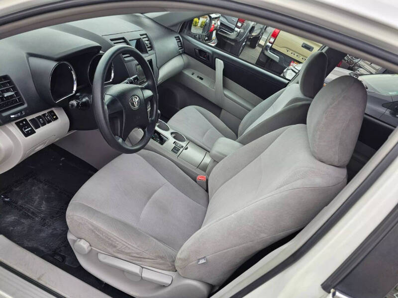 2012 Toyota Highlander SE