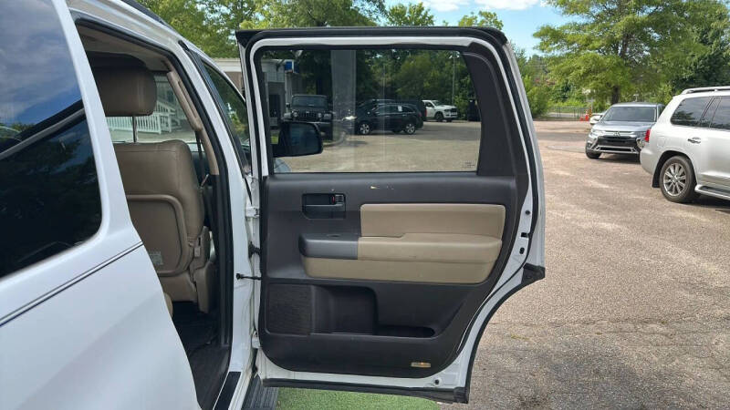 2011 Toyota Sequoia SR5