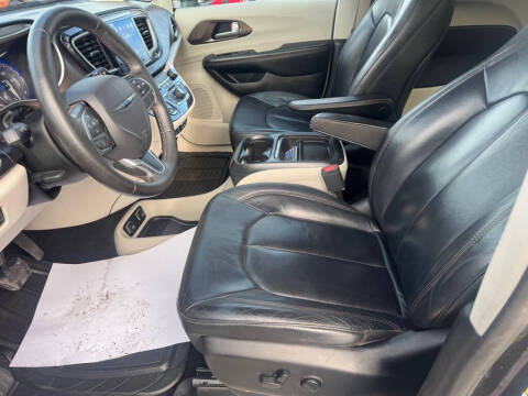 2017 Chrysler Pacifica Touring-L