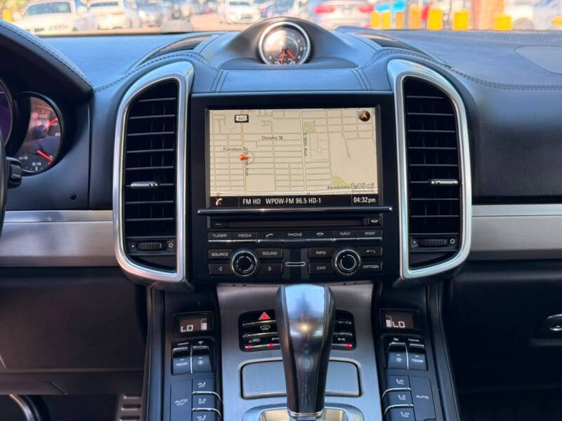 2016 Porsche Cayenne GTS