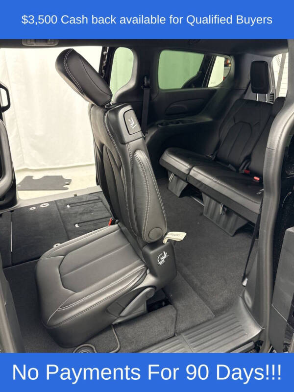 2026 Chrysler Pacifica Select