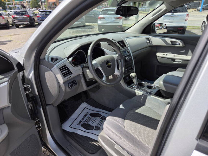 2012 Chevrolet Traverse LS - Photo 10