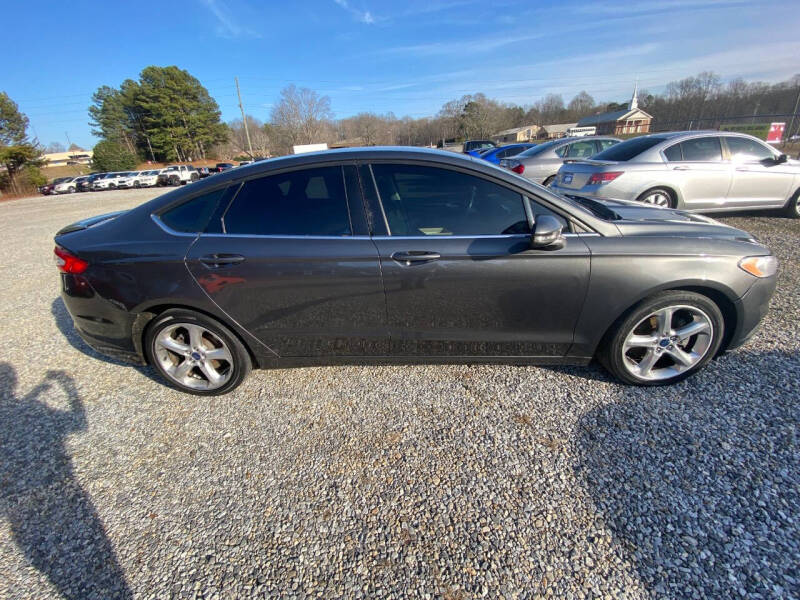 2016 Ford Fusion SE's photo