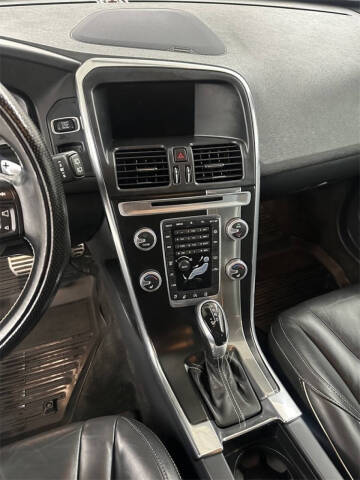 2017 Volvo XC60 T6 R-Design