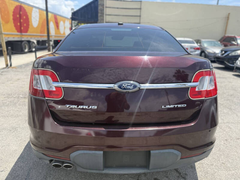 2011 Ford Taurus Limited