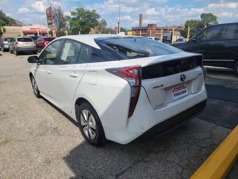 2017 Toyota Prius Three - Photo 6