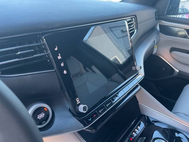 2025 Jeep Wagoneer L