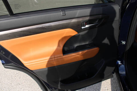 2025 Toyota Highlander Hybrid Platinum