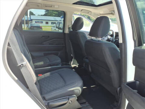 2023 Nissan Pathfinder SV