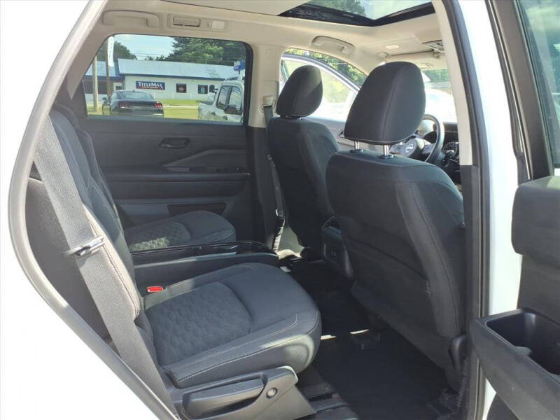 2023 Nissan Pathfinder SV