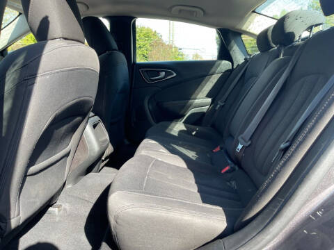 2017 Chrysler 200 LX