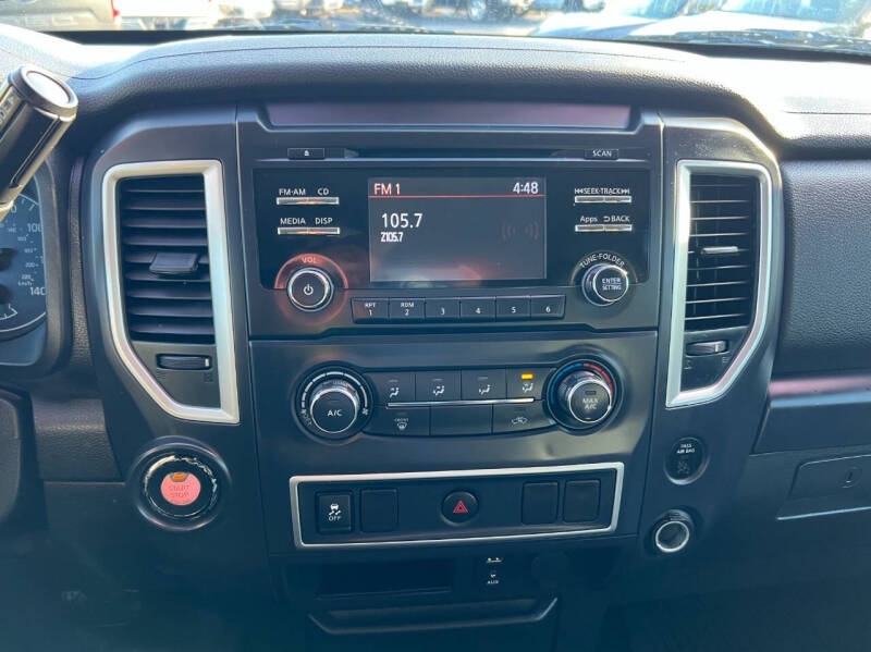 2017 Nissan Titan SV