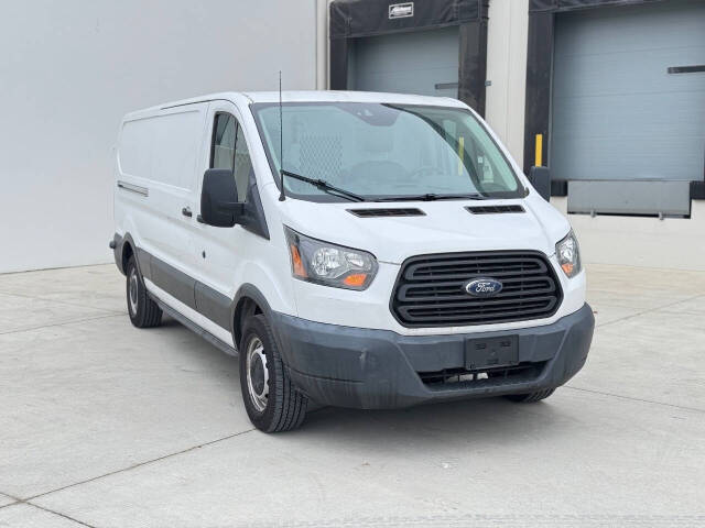 2015 Ford Transit Base's photo