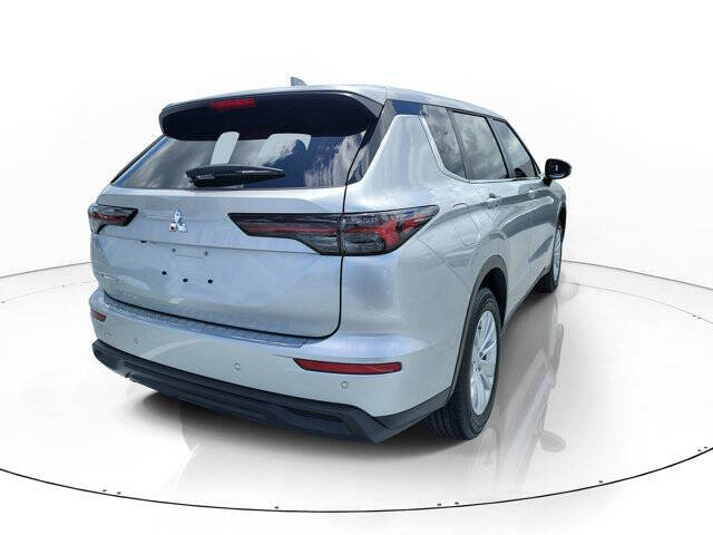 2026 Mitsubishi Outlander ES