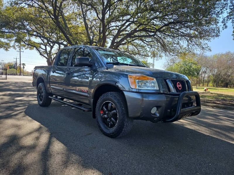 Nissan Titan's photo