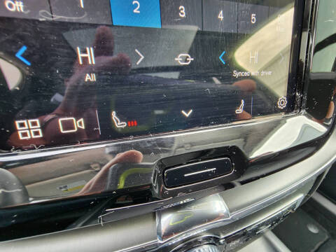 2025 Volvo XC60 B5 Core Dark Theme