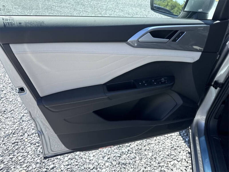 2025 Volkswagen Taos SEL 4Motion