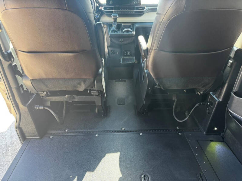 2021 Toyota Sienna Platinum 7-Passenger