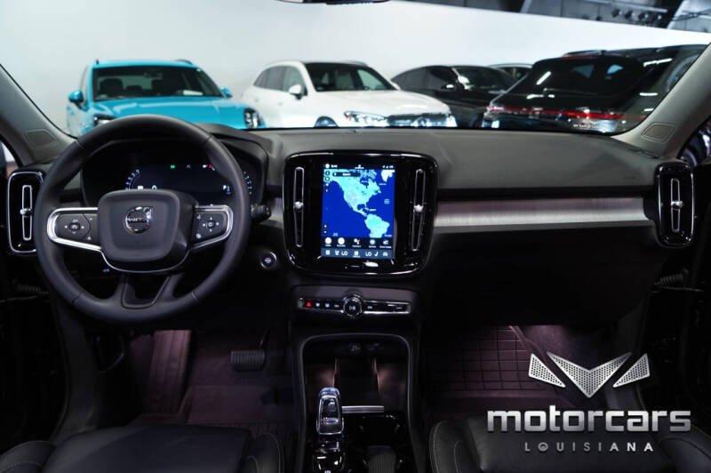 2024 Volvo XC40 B5 Plus Dark Theme